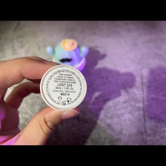 KVD True Portrait Medium Coverage Shake Foundation - Picture 6 of 6